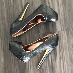 Bucco black heels Sz 6